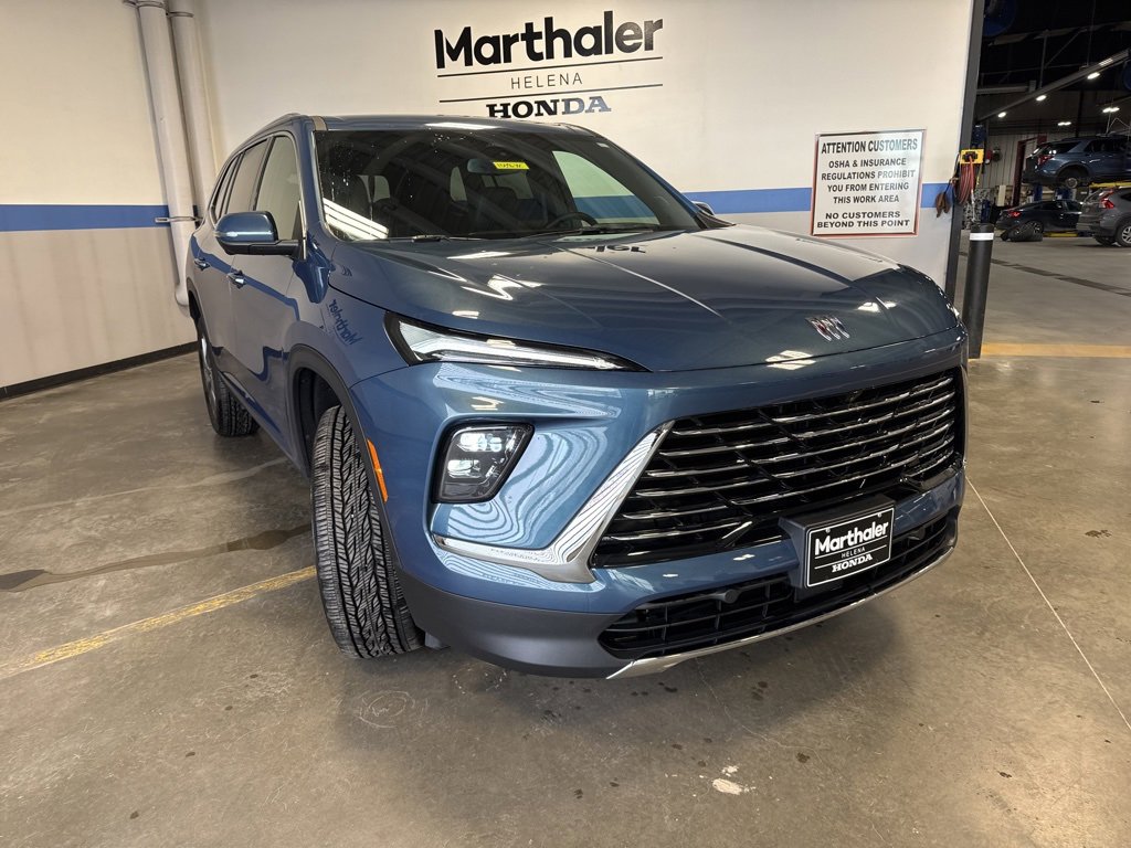 Used 2025 Buick Enclave Preferred image 3