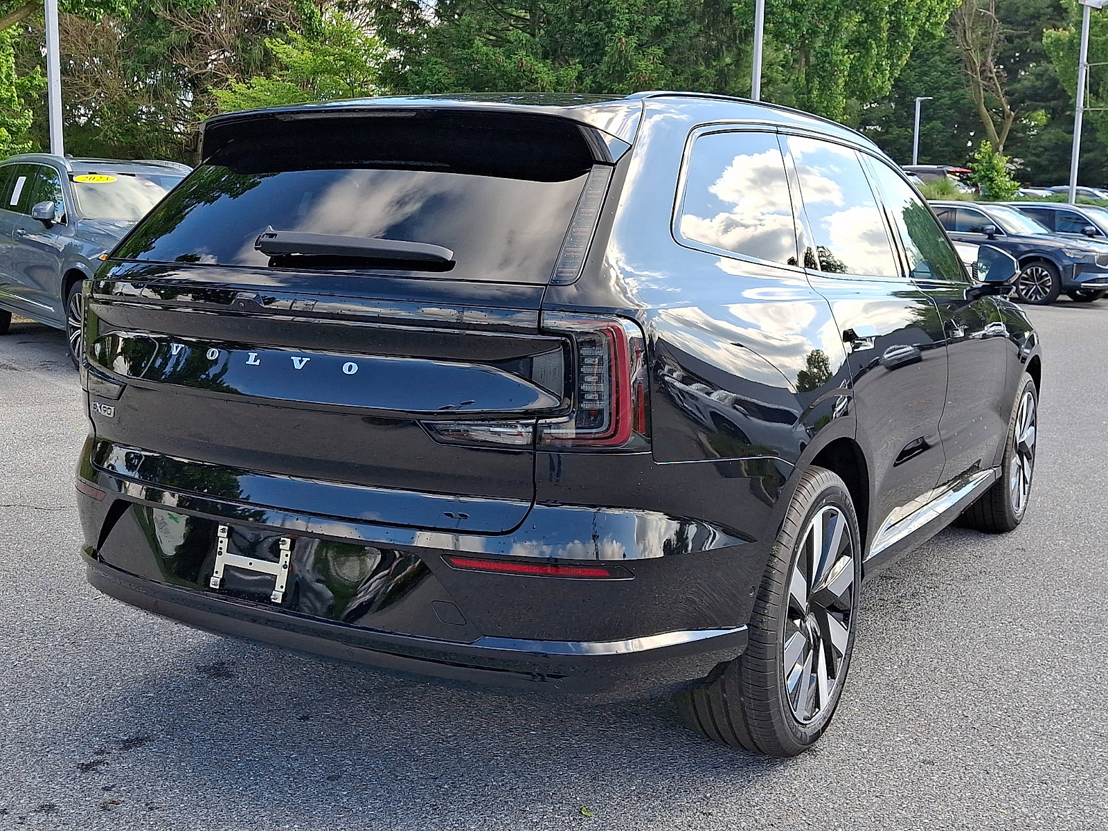 New 2026 Volvo EX90 Plus RWD image 4