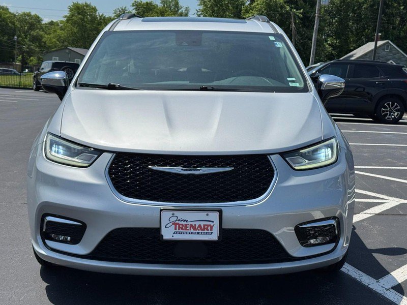 Used 2023 Chrysler Pacifica Limited FWD image 9