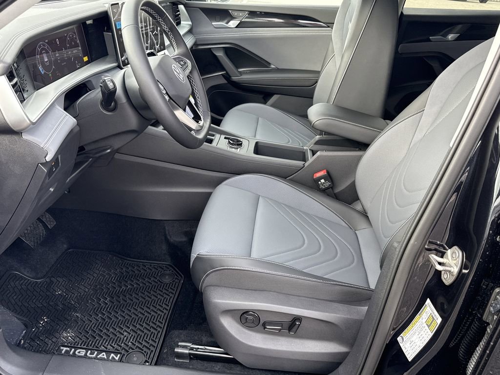New 2026 Volkswagen Tiguan SE FWD image 12
