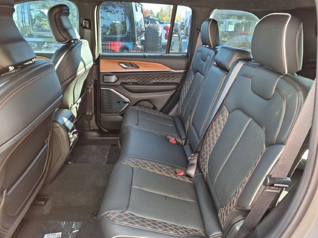 New 2027 Jeep Grand Cherokee Summit AWD/4WD image 14