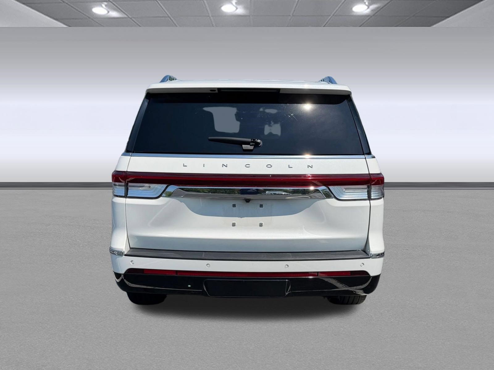 Used 2022 Lincoln Navigator Reserve AWD/4WD image 7