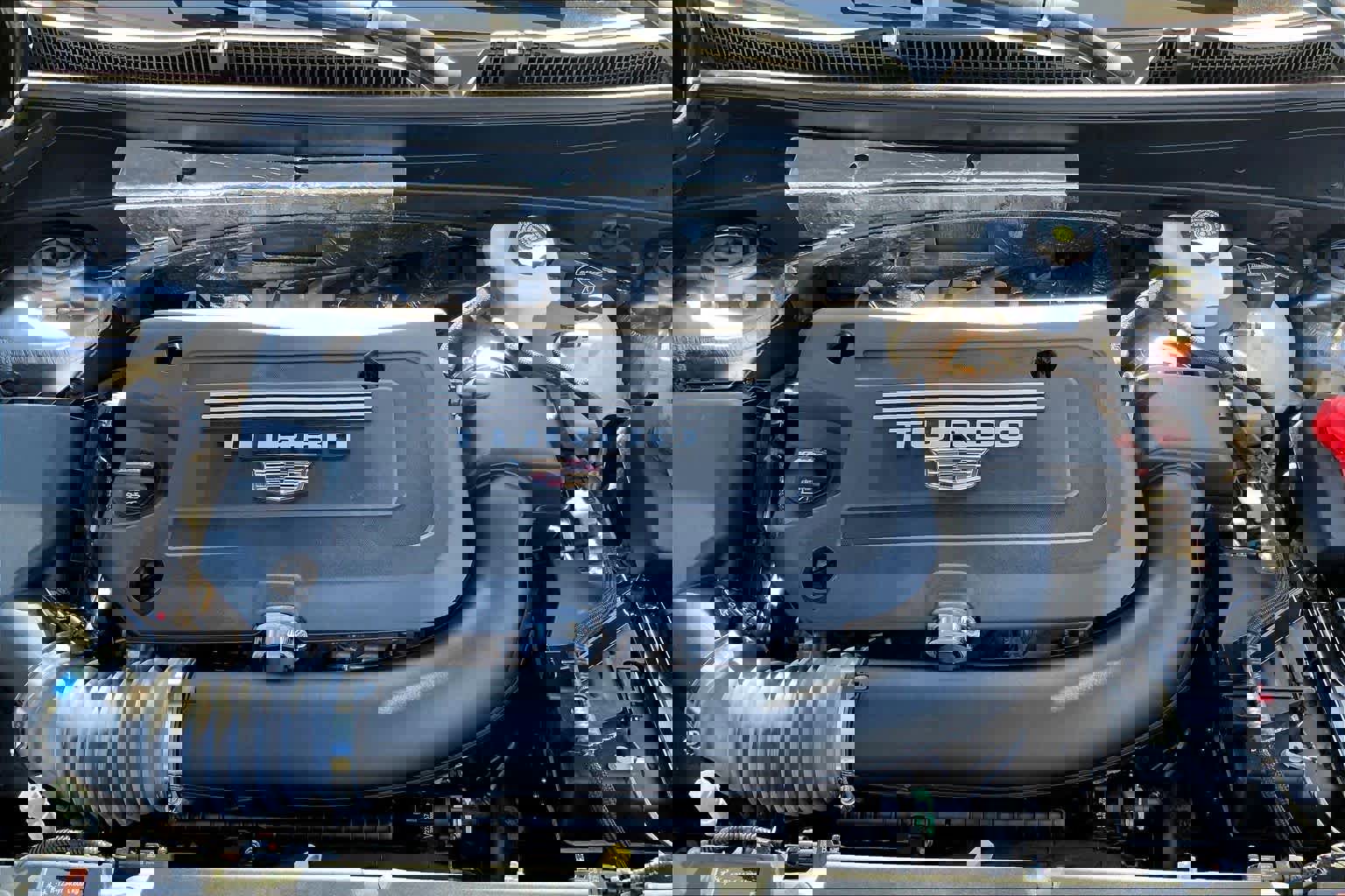 Used 2025 Cadillac XT4 Sport w/ LPO, Onyx Lite Package FWD image 32