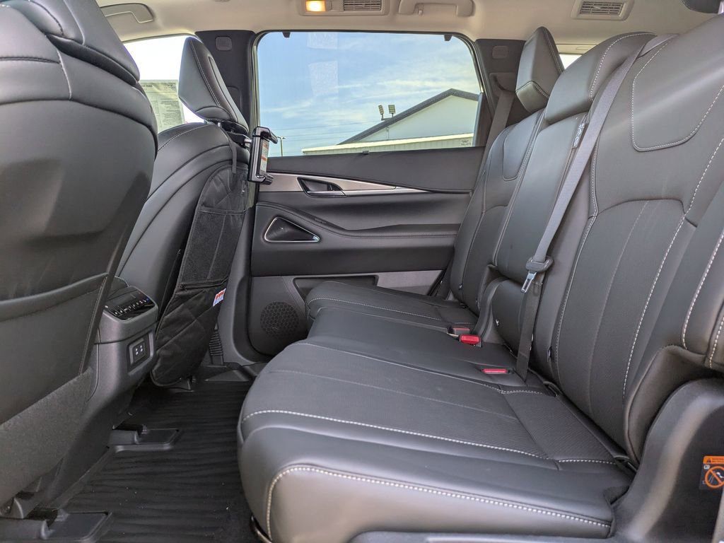 New 2026 INFINITI QX60 Luxe w/ Family Package image 16