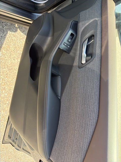 Used 2023 Nissan Rogue SV image 18