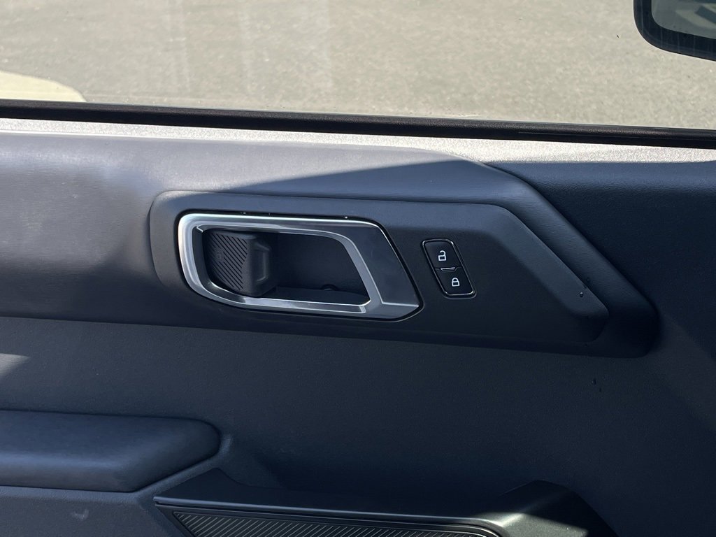 Used 2025 Ford Bronco Badlands image 21