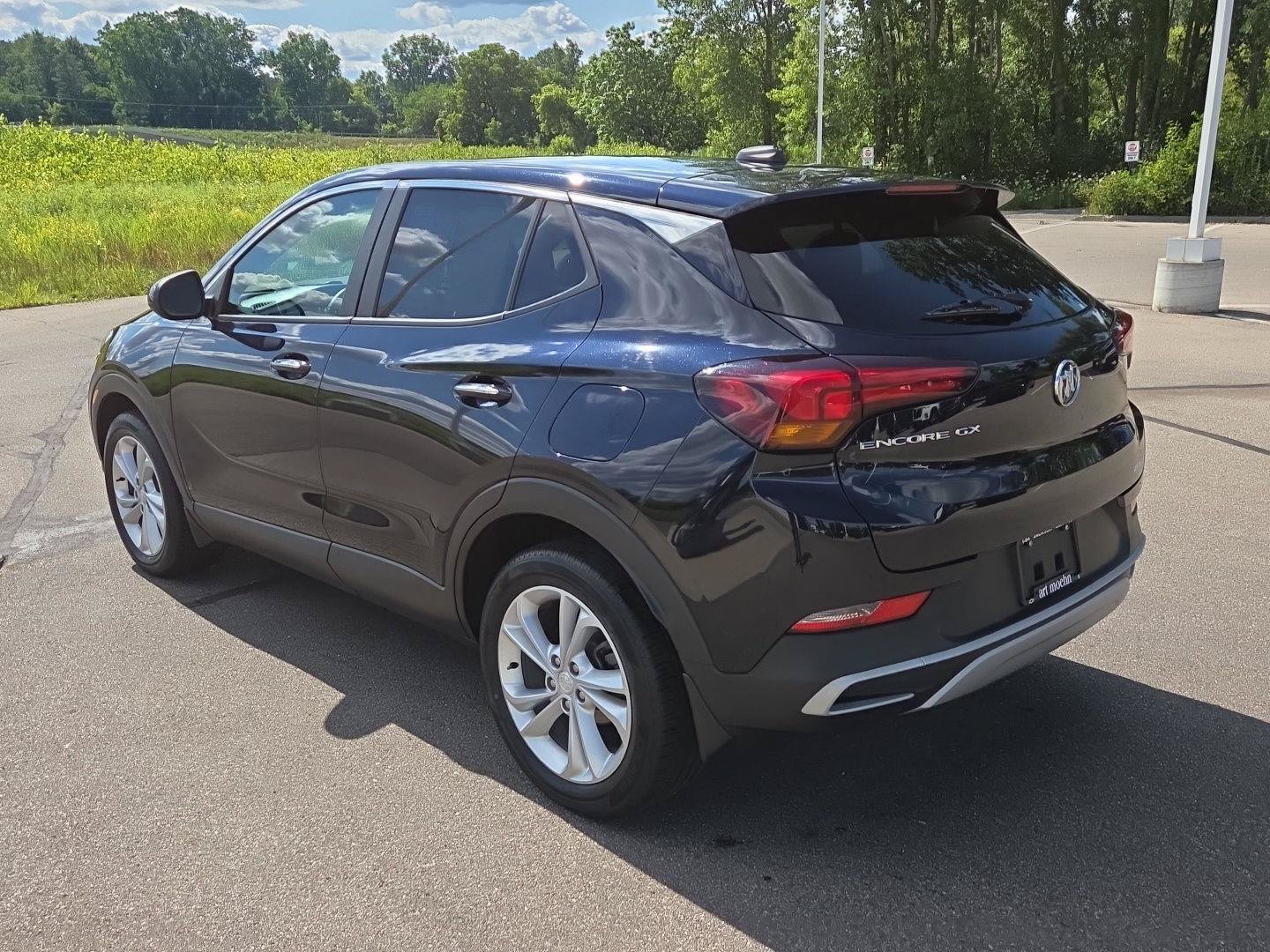 Used 2020 Buick Encore GX Preferred w/ Cold Weather Comfort Package FWD image 3