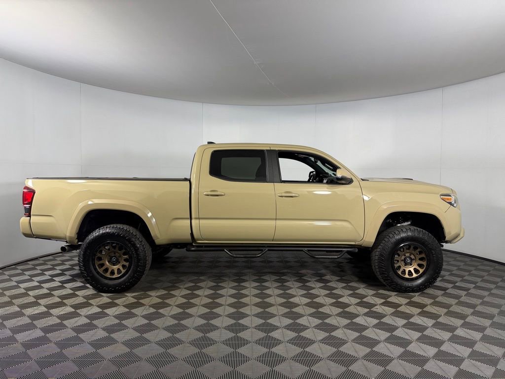 Used 2018 Toyota Tacoma TRD Sport AWD/4WD image 3
