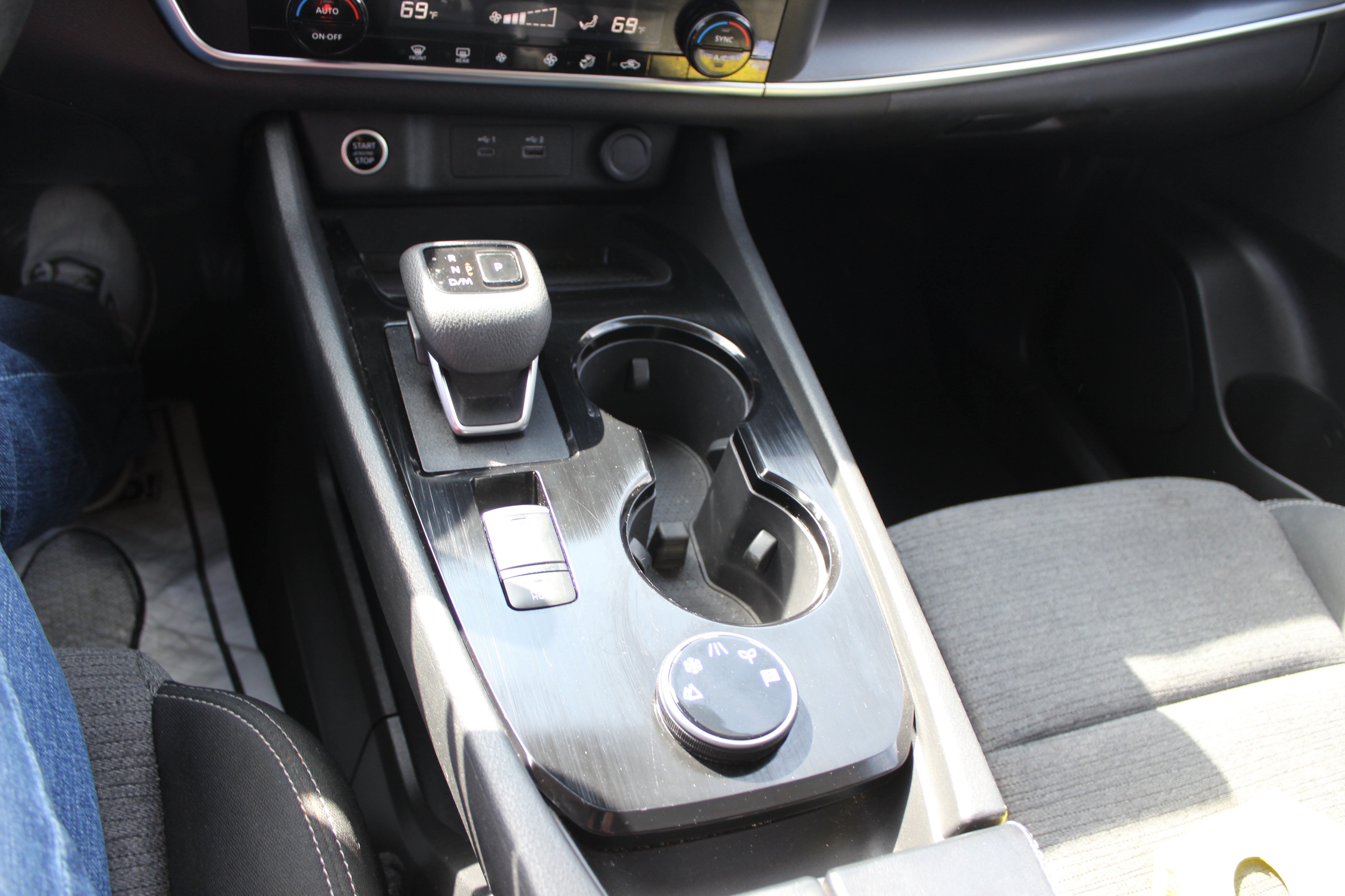 Used 2023 Nissan Rogue SV image 8