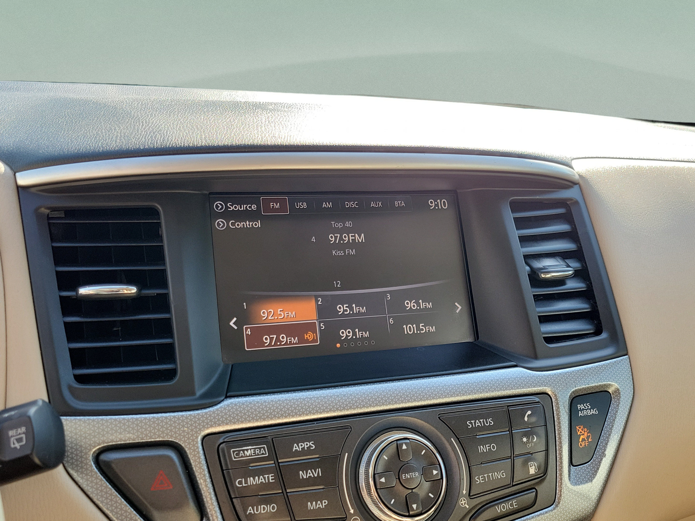 Used 2018 Nissan Pathfinder SL FWD image 19