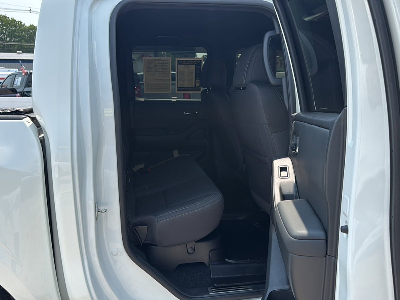 Used 2023 Nissan Frontier SV w/ Midnight Edition Package AWD/4WD image 19