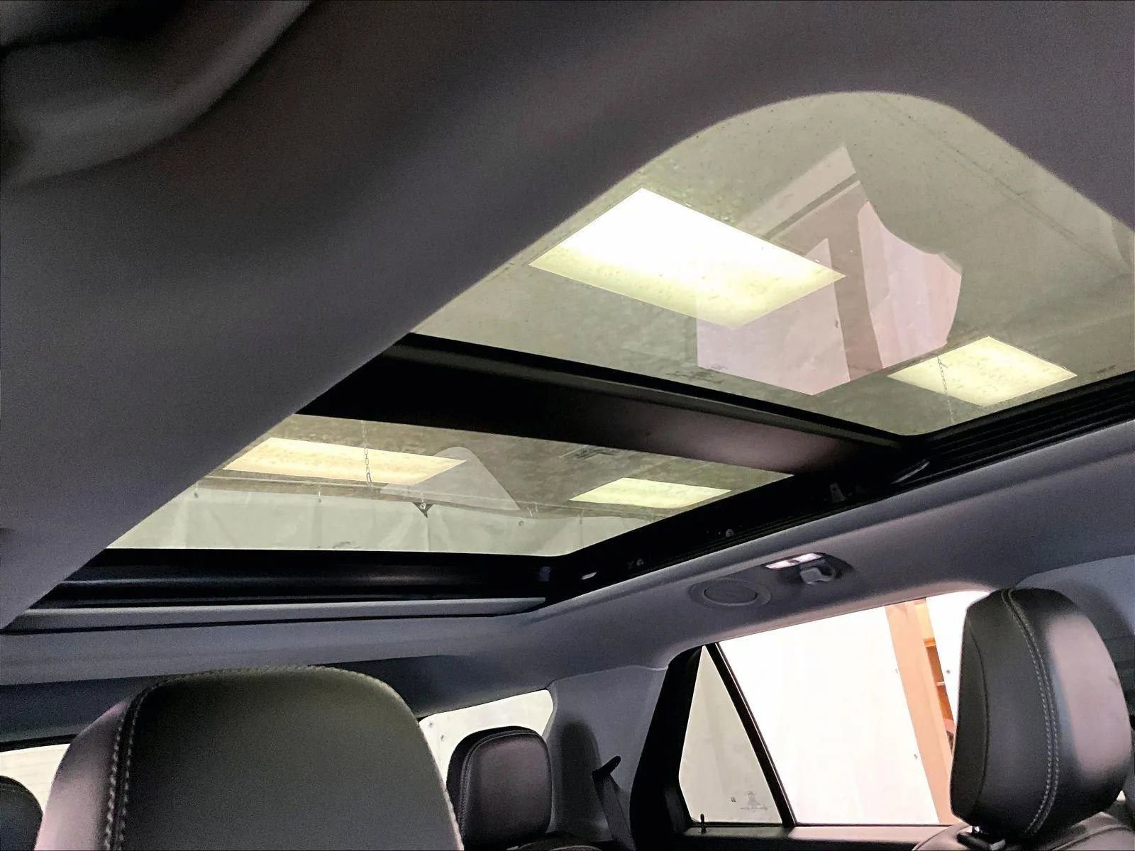 Used 2022 Ford Explorer XLT w/ Equipment Group 202A image 21