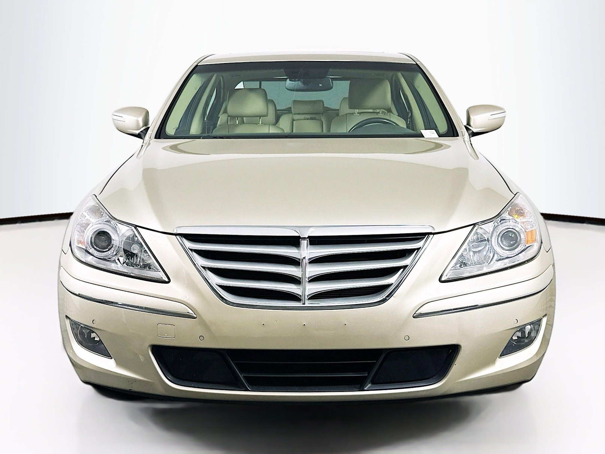 Used 2010 Hyundai Genesis 3.8 w/ Technology Pkg 4 RWD image 2