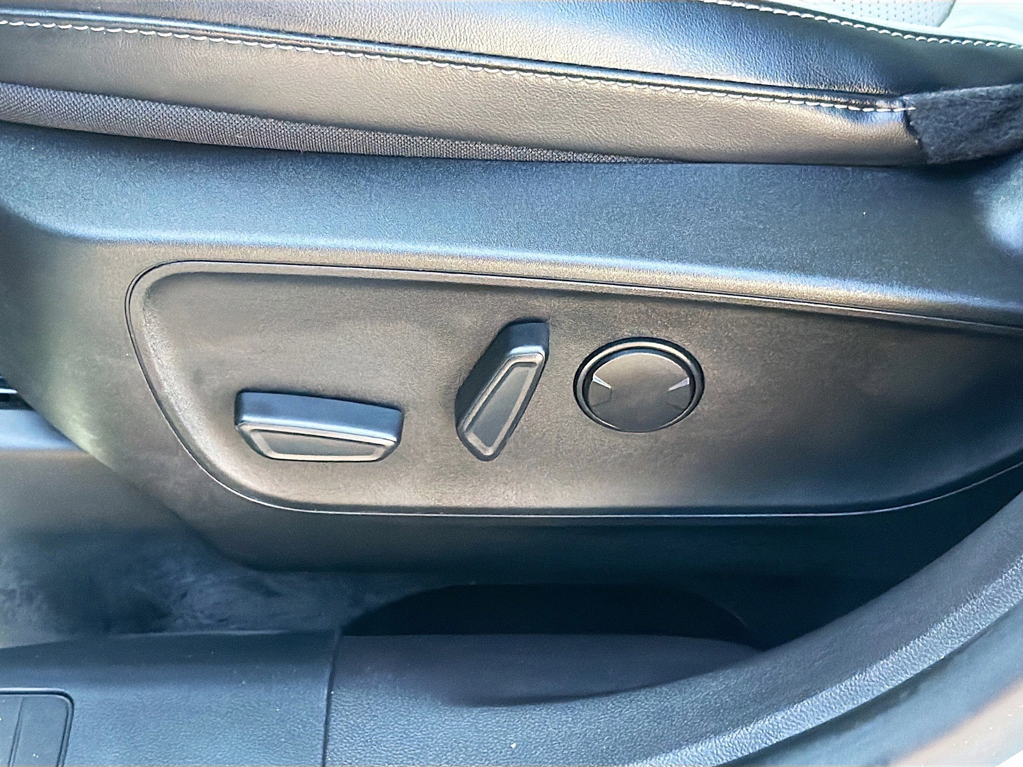 Used 2023 Ford Escape Platinum image 22