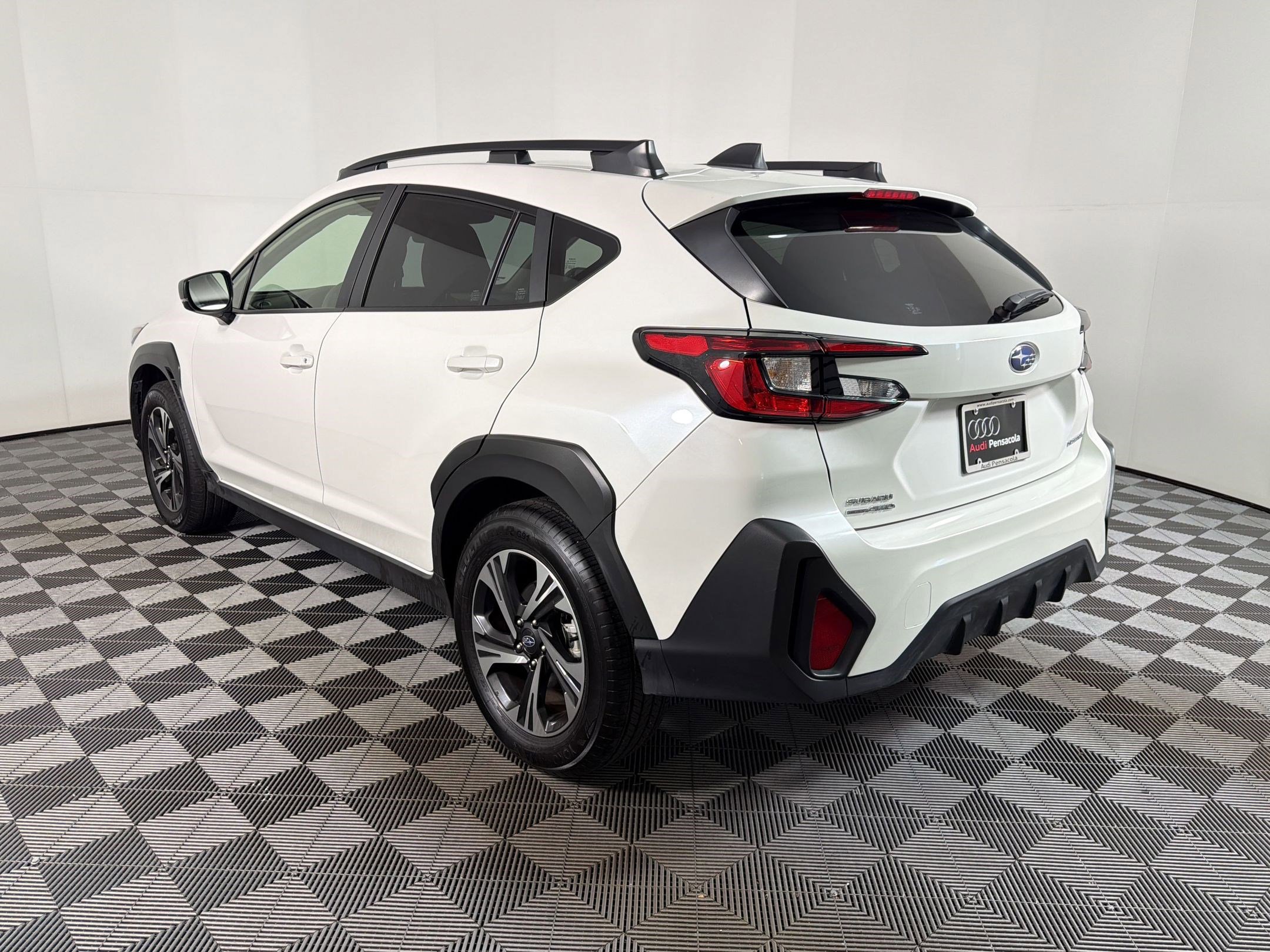 Used 2025 Subaru Crosstrek 2.0i Premium AWD/4WD image 3