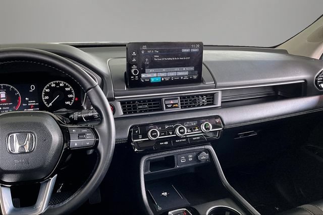 Used 2025 Honda Pilot EX-L image 9