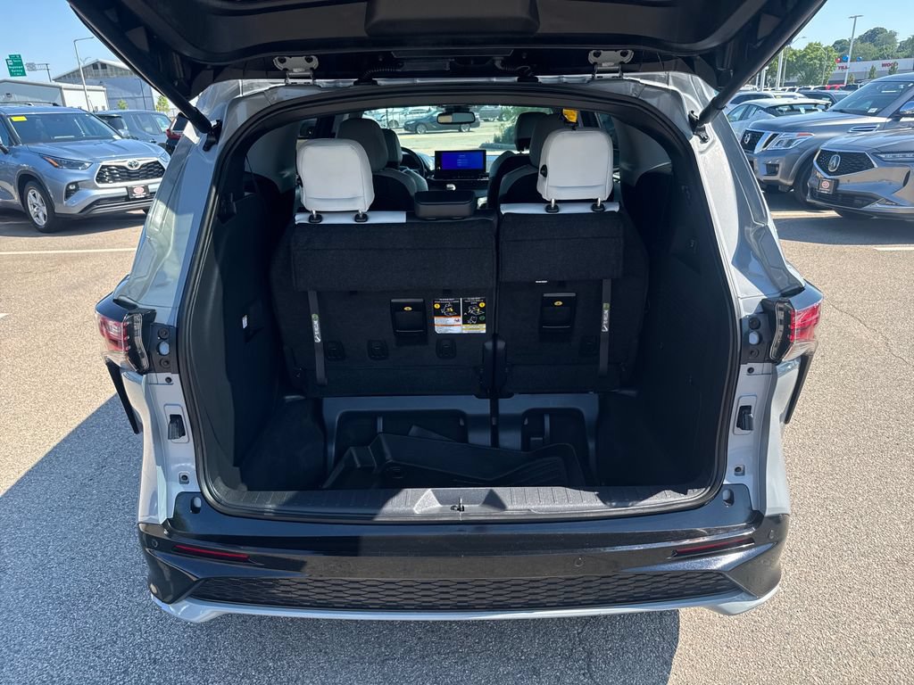 Used 2026 Toyota Sienna XSE AWD/4WD image 7