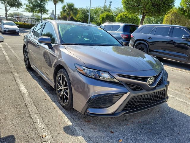 Used 2024 Toyota Camry SE w/ Cold Weather Package FWD image 2
