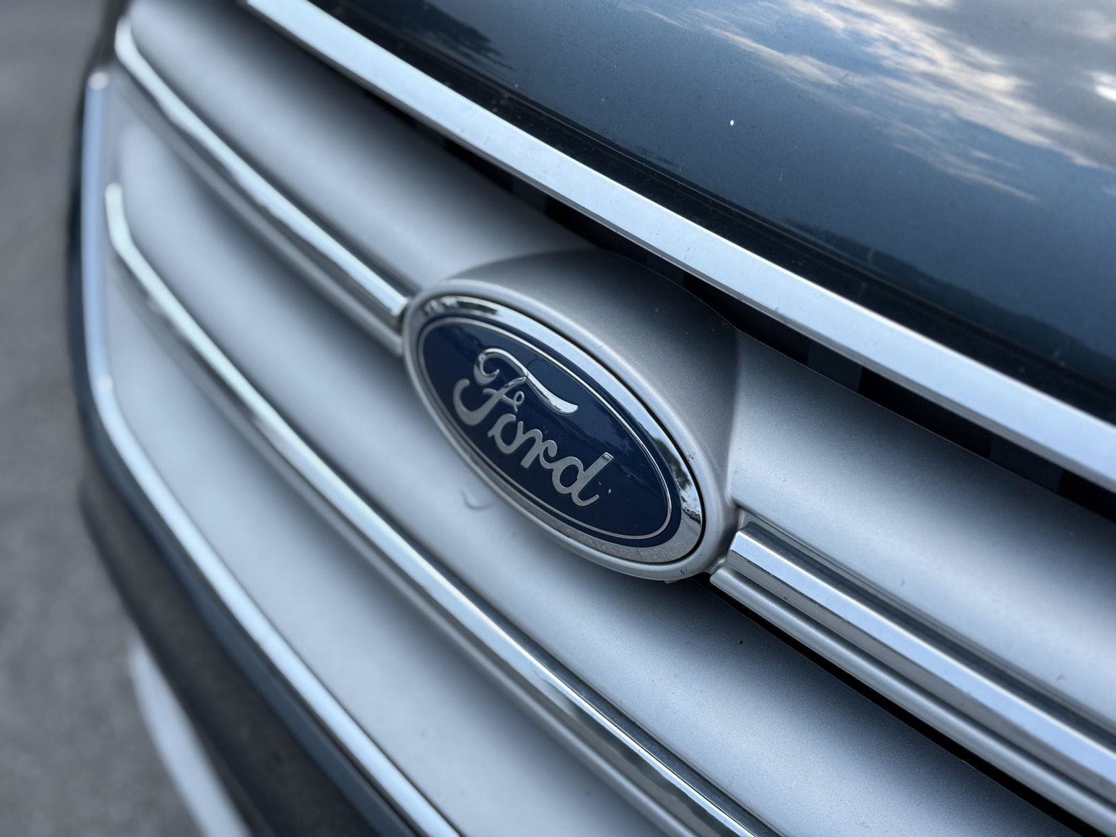 Used 2019 Ford Escape Titanium AWD/4WD image 3