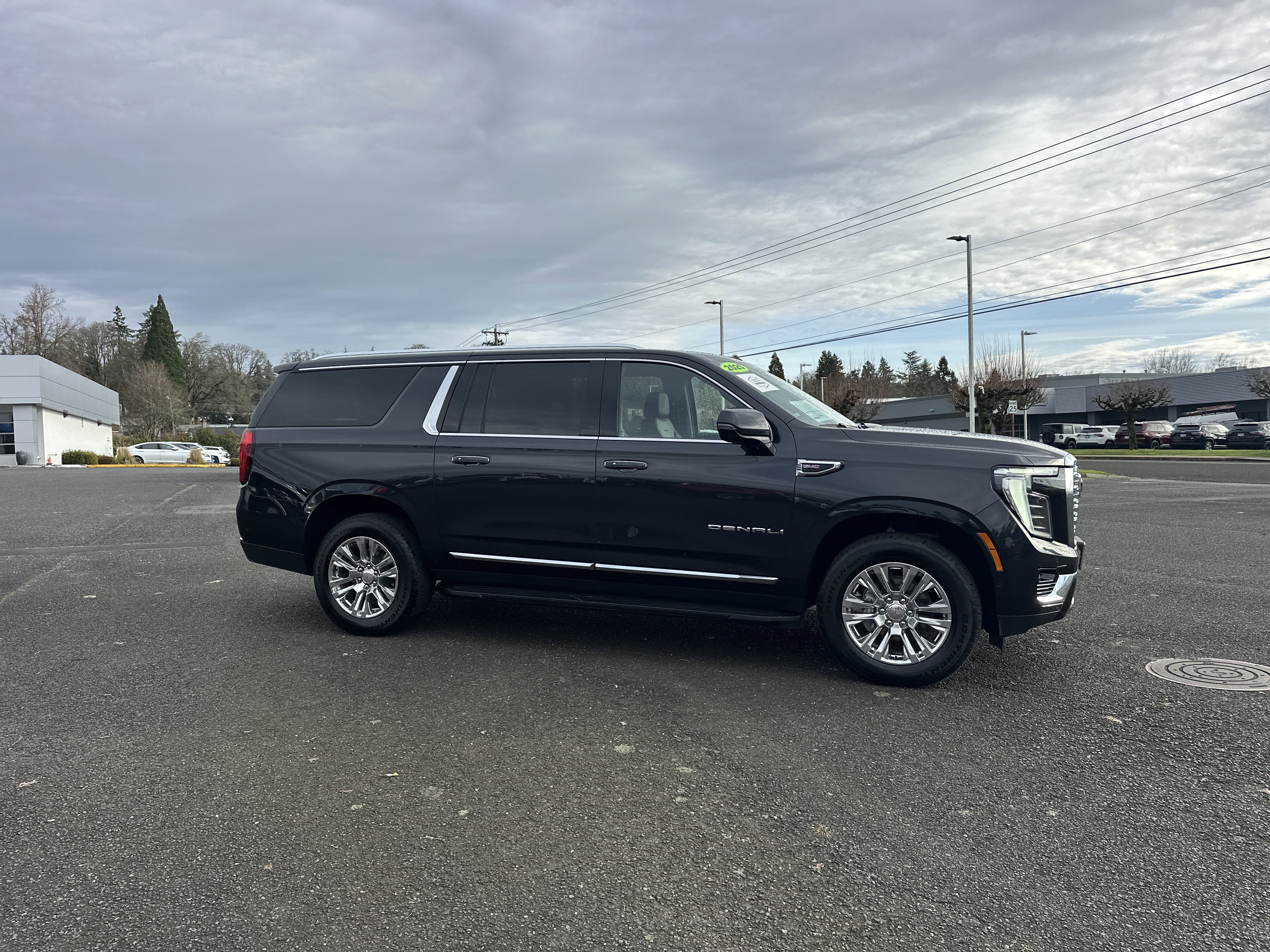 Used 2025 GMC Yukon XL Denali image 7