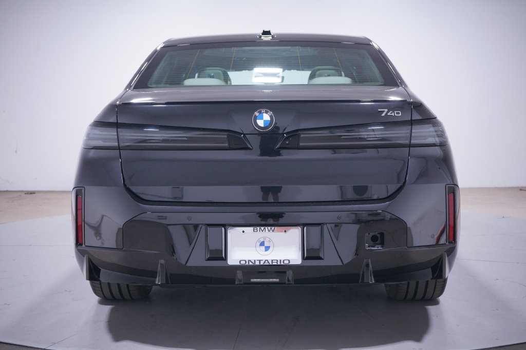 New 2027 BMW 740i w/ Executive Package RWD image 5