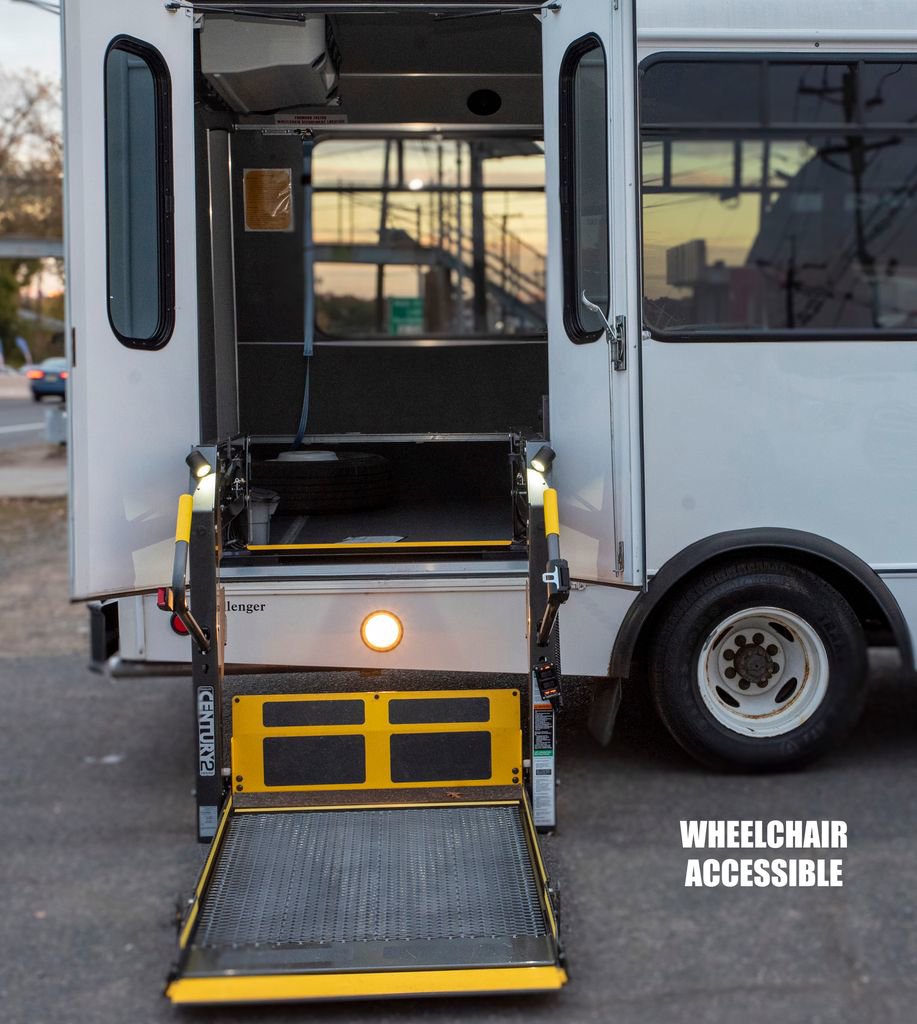 Used 2014 Ford E-350 and Econoline 350 Super Duty RWD image 2