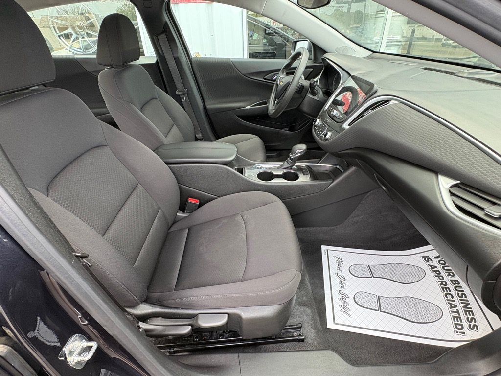 Used 2023 Chevrolet Malibu LT FWD image 18