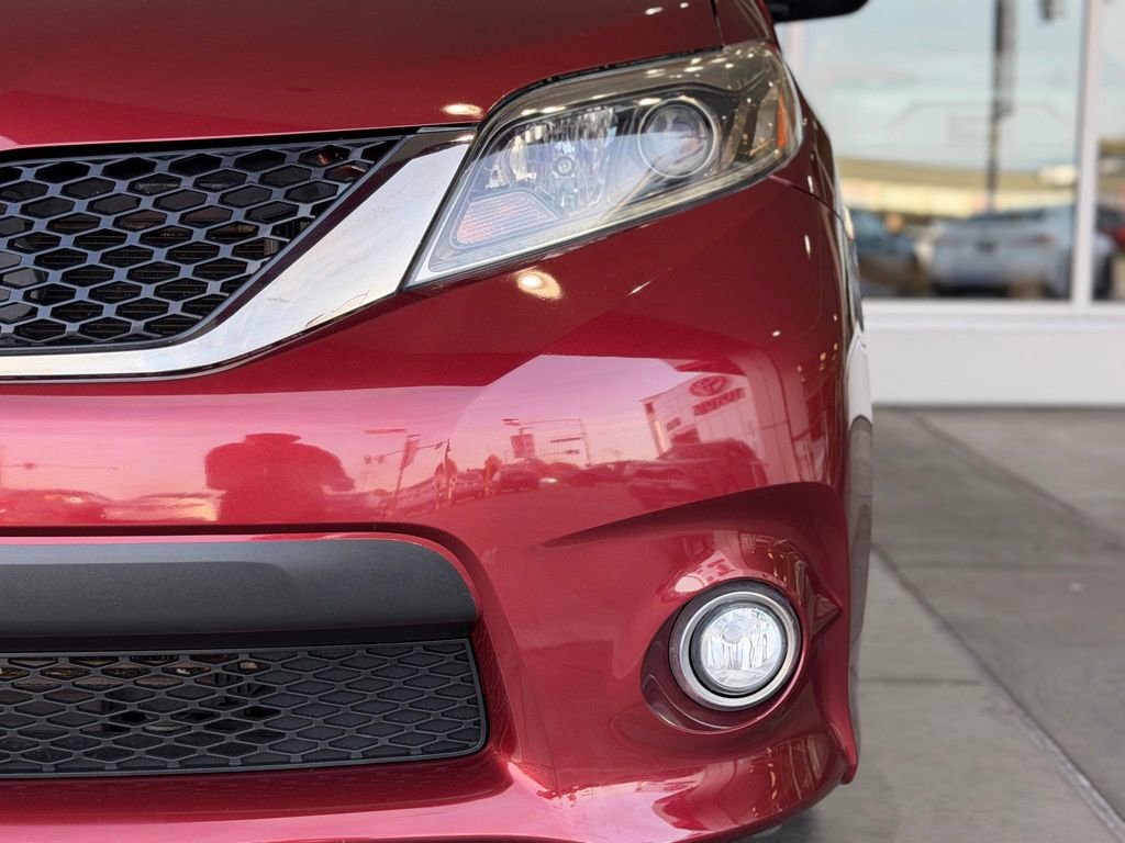 Used 2017 Toyota Sienna SE FWD image 5