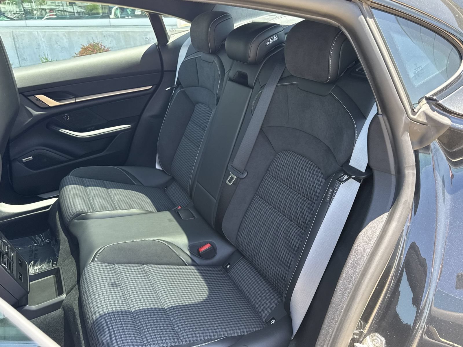New 2025 Porsche Taycan 4S AWD/4WD image 15