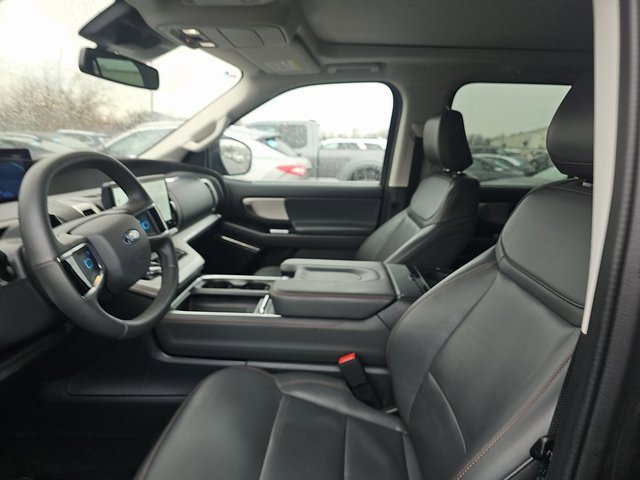 Used 2025 Ford Expedition Active image 5