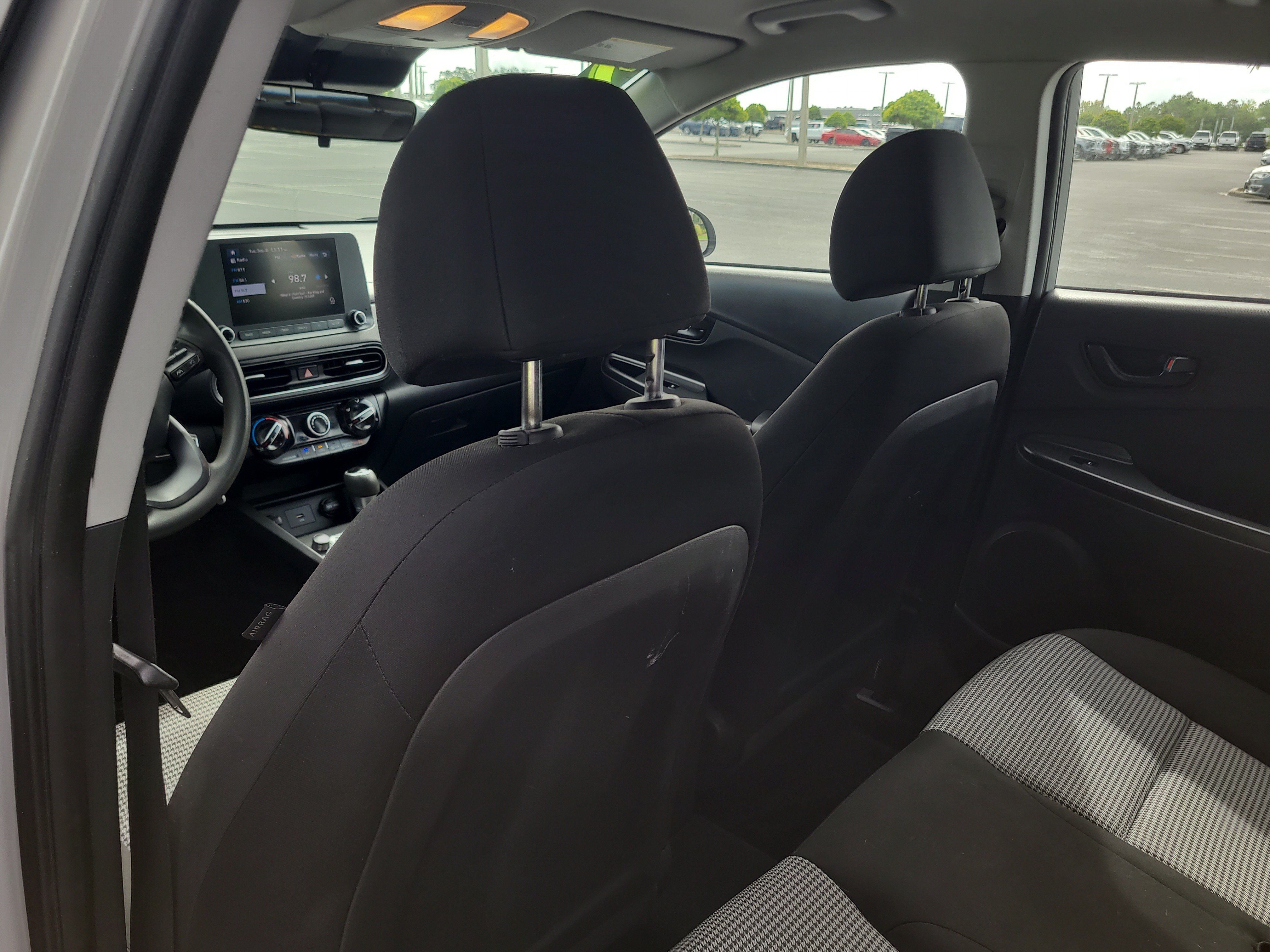 Used 2022 Hyundai Kona SE FWD image 13