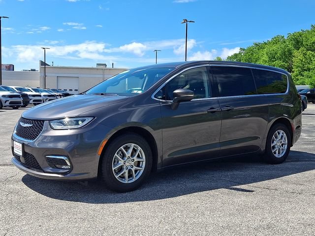 Certified 2023 Chrysler Pacifica Touring-L FWD image 3