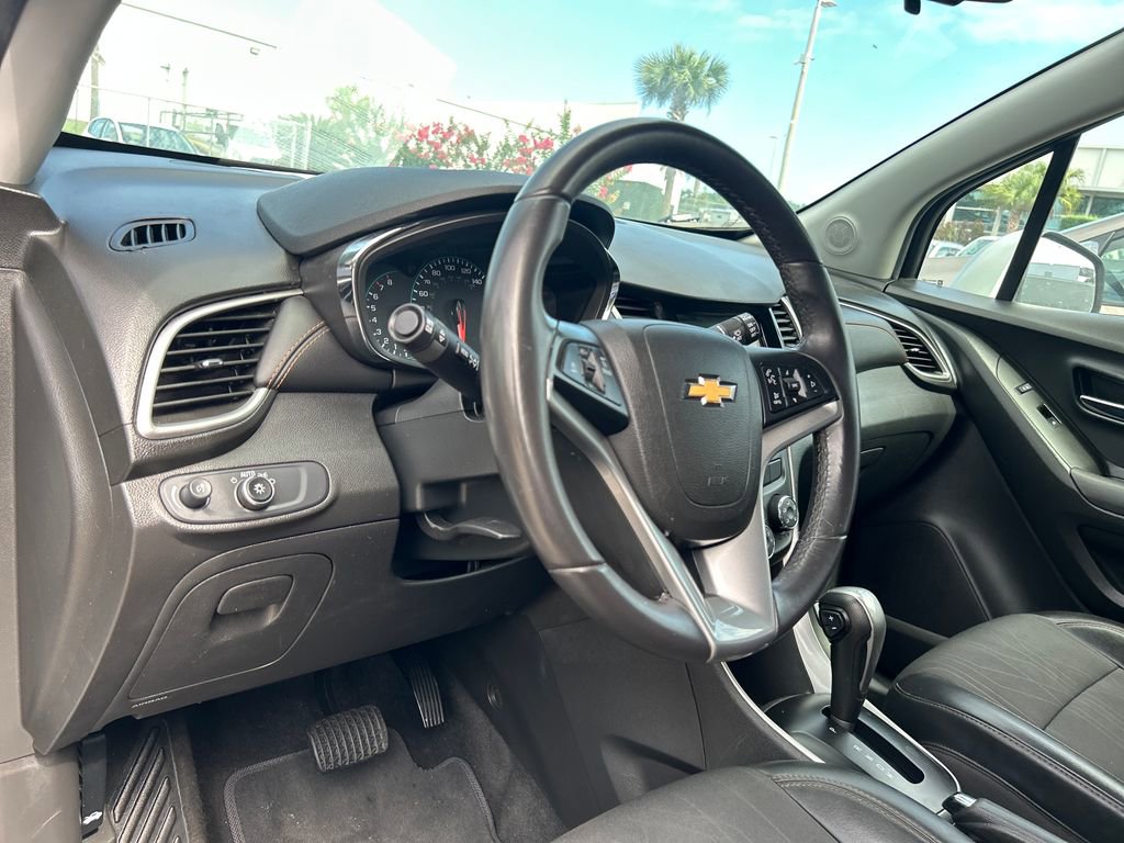 Used 2019 Chevrolet Trax LT w/ LT Convenience Package FWD image 10