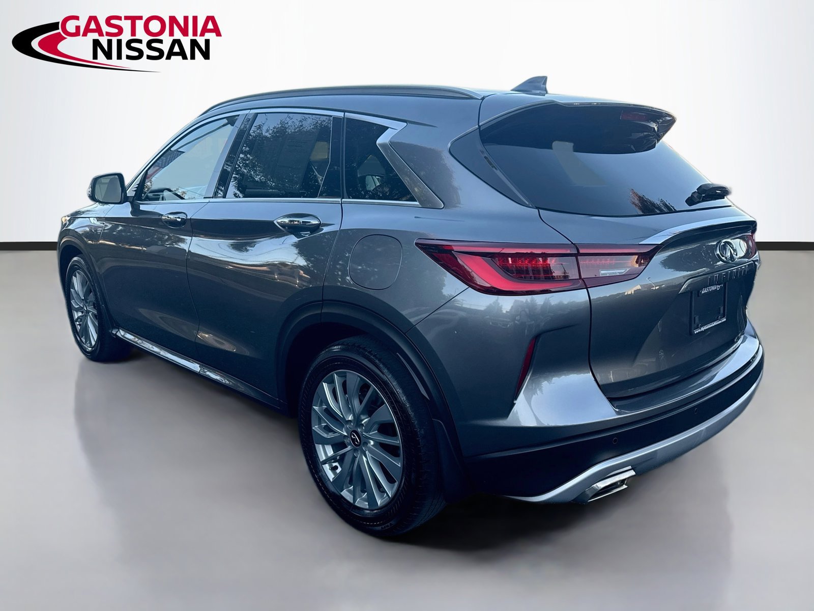 Used 2023 INFINITI QX50 Luxe FWD image 6