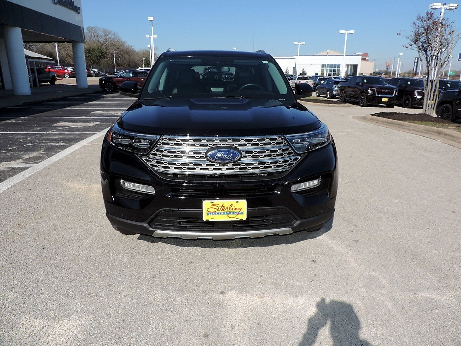 Used 2023 Ford Explorer Limited w/ Limited Technology Package image 2