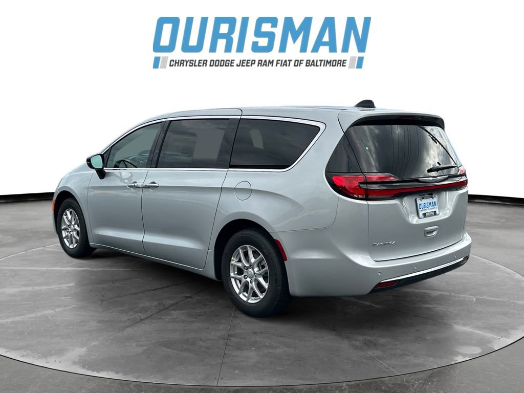 New 2026 Chrysler Pacifica Select image 4