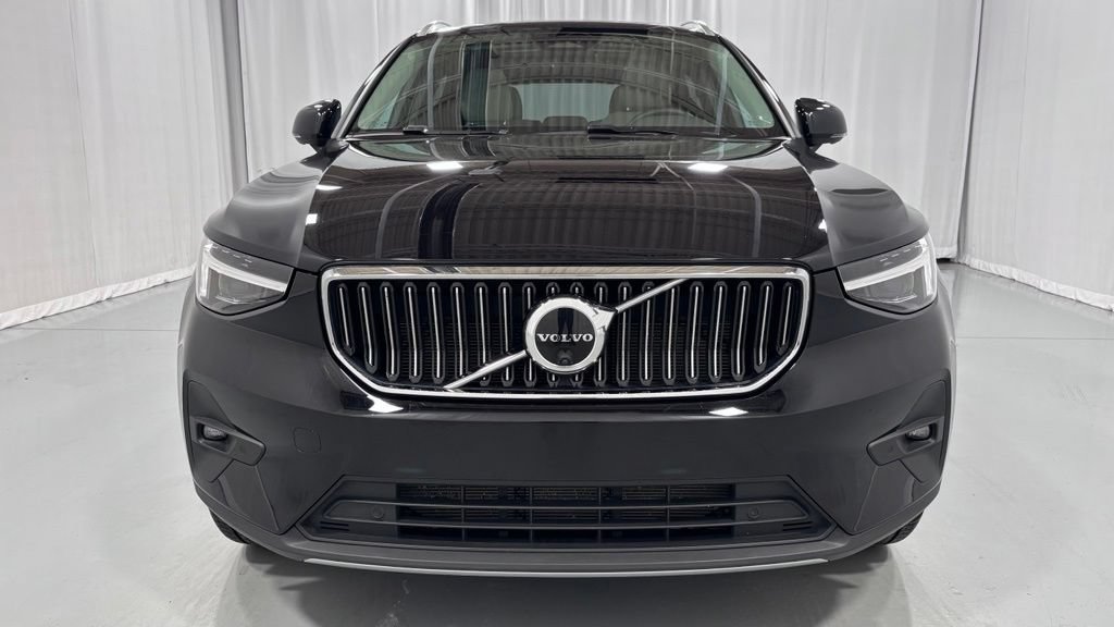 Certified 2023 Volvo XC40 B5 Ultimate w/ Protection Package Premier AWD/4WD image 3