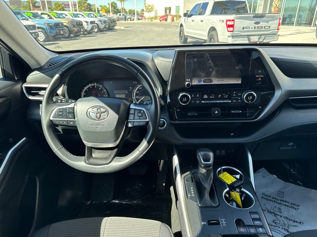 Certified 2025 Toyota Highlander LE FWD image 17