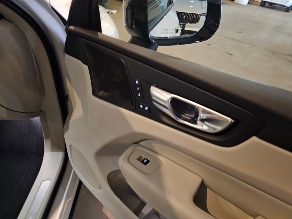 Certified 2023 Volvo XC60 B5 Ultimate image 9