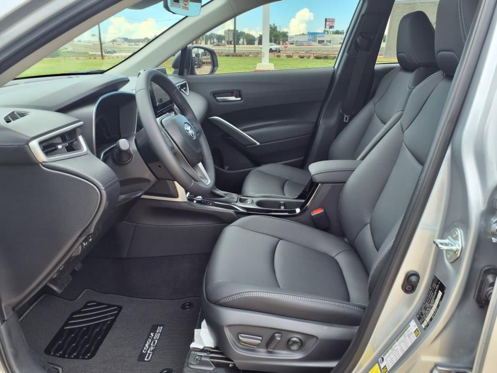 Used 2025 Toyota Corolla Cross XLE w/ Convenience Package image 13