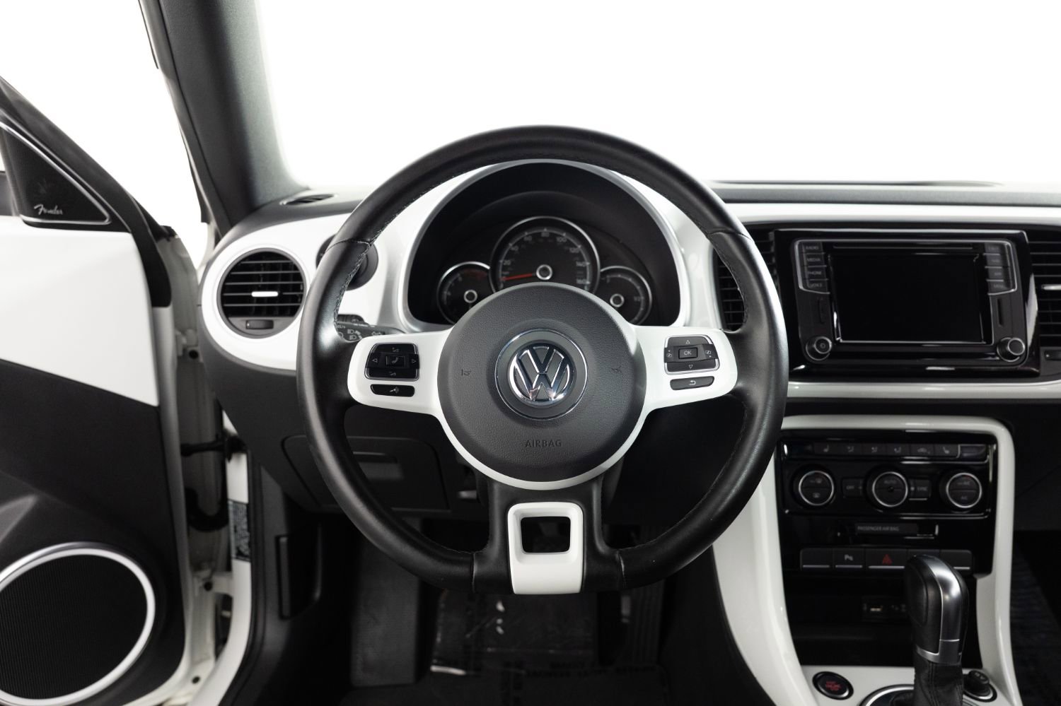 Used 2019 Volkswagen Beetle 2.0T SE w/ SE Premium Package FWD image 29