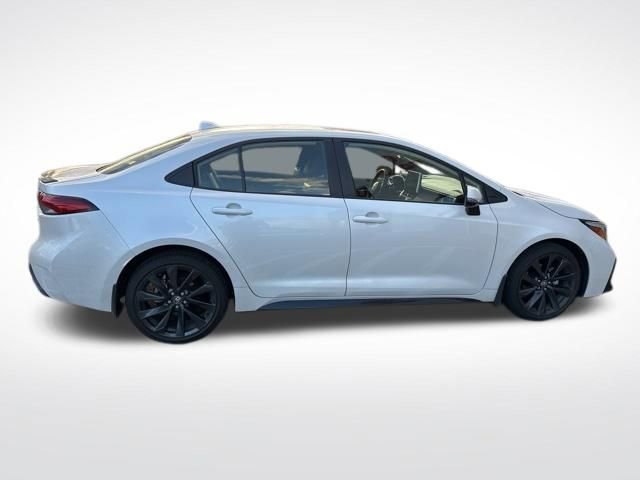 Used 2025 Toyota Corolla XSE FWD image 3