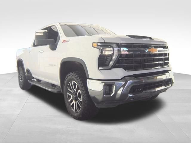 Used 2025 Chevrolet Silverado 2500 LTZ w/ LTZ Premium Package AWD/4WD image 3