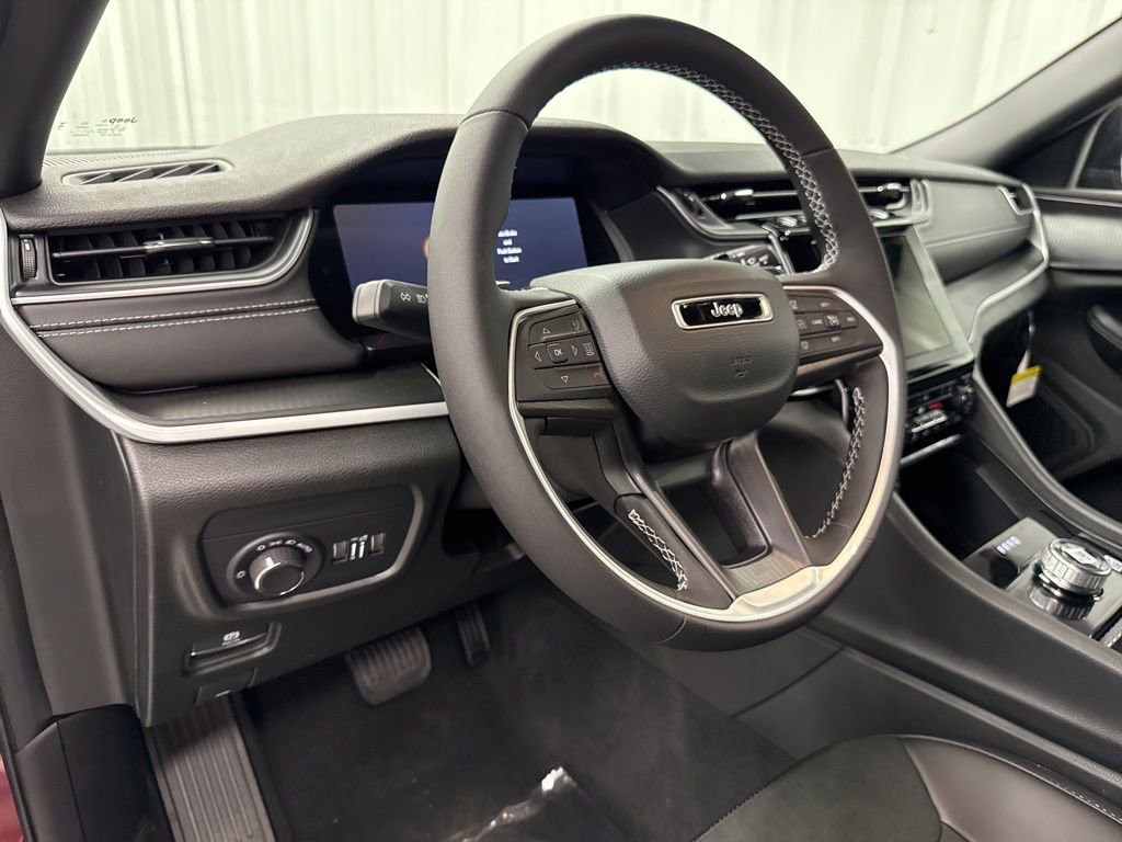 New 2025 Jeep Grand Cherokee L Altitude image 17