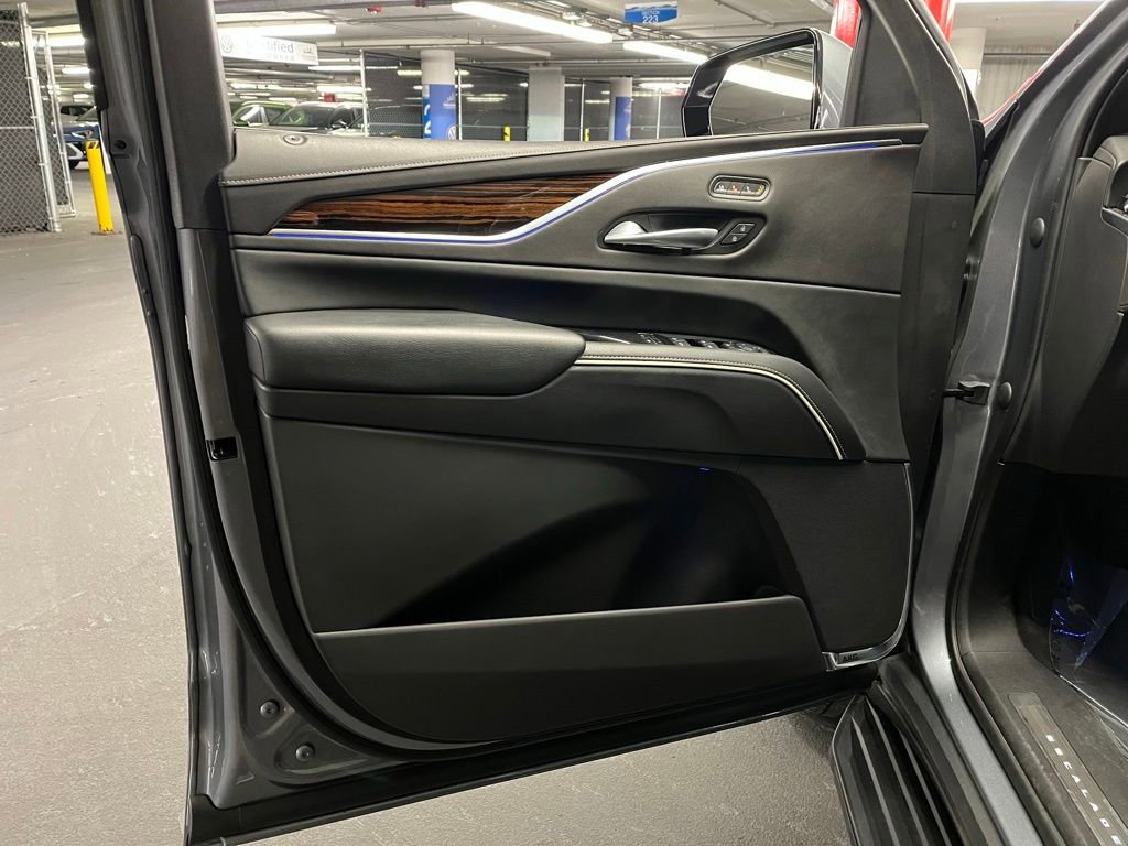 Used 2022 Cadillac Escalade Premium Luxury w/ LPO, Illumination Package image 18