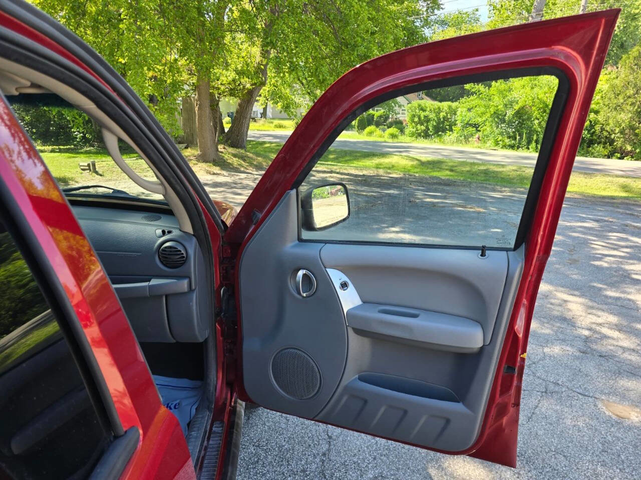 Used 2006 Jeep Liberty Limited AWD/4WD image 13