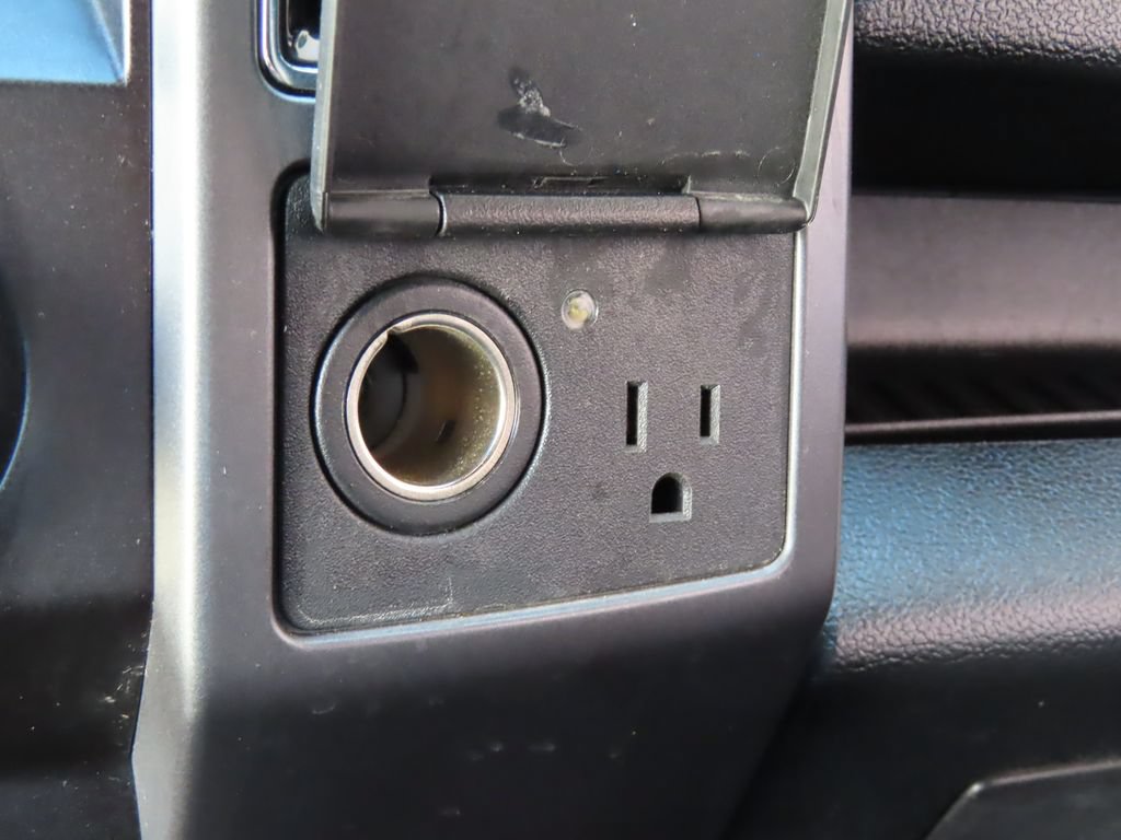 Used 2019 Ford F150 XLT w/ Equipment Group 302A Luxury AWD/4WD image 10