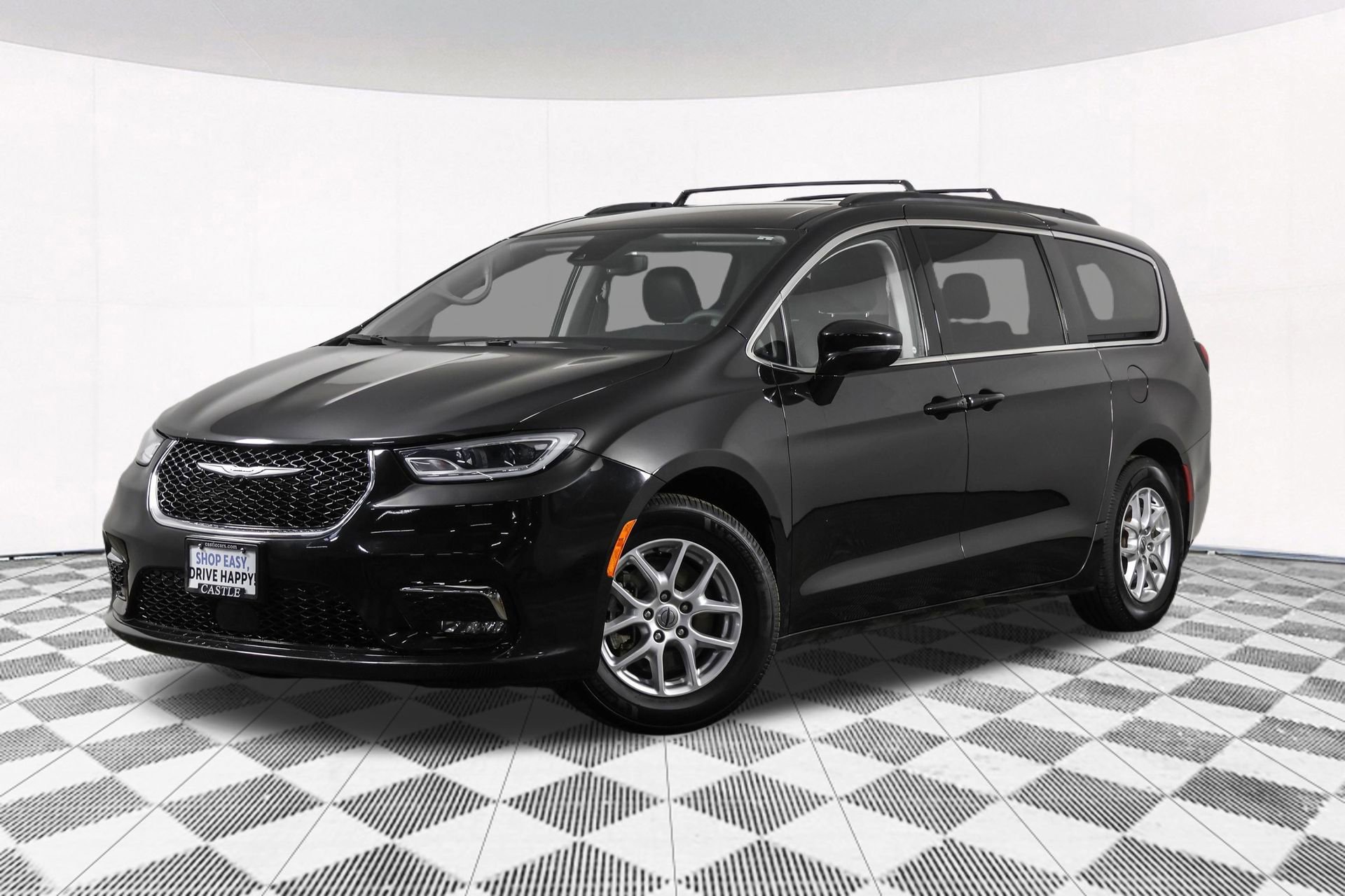 Used 2022 Chrysler Pacifica Touring-L image 2