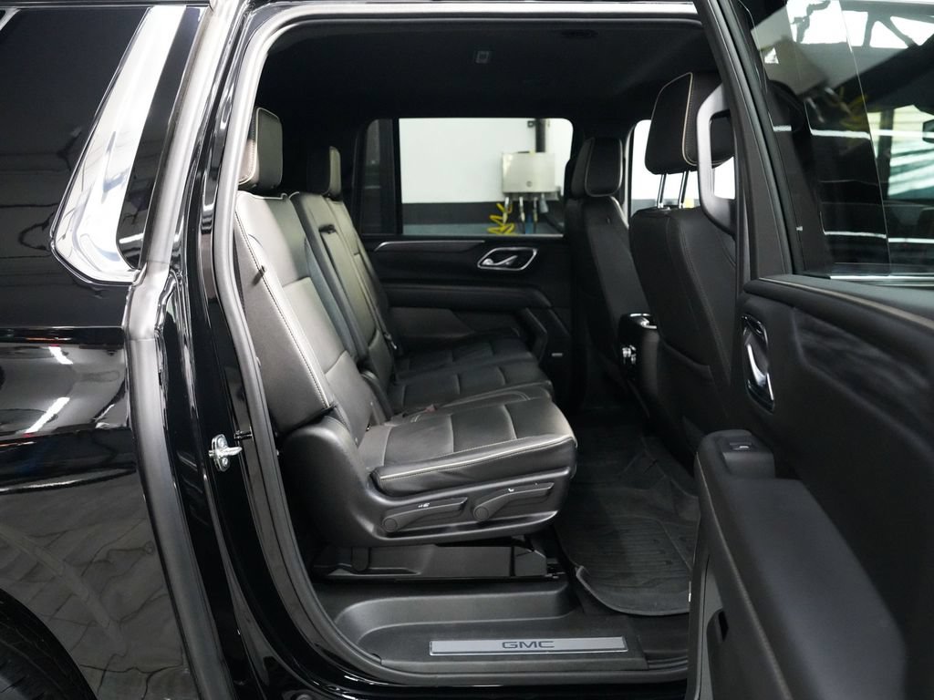 Used 2024 GMC Yukon XL SLT w/ SLT Luxury Package AWD/4WD image 33