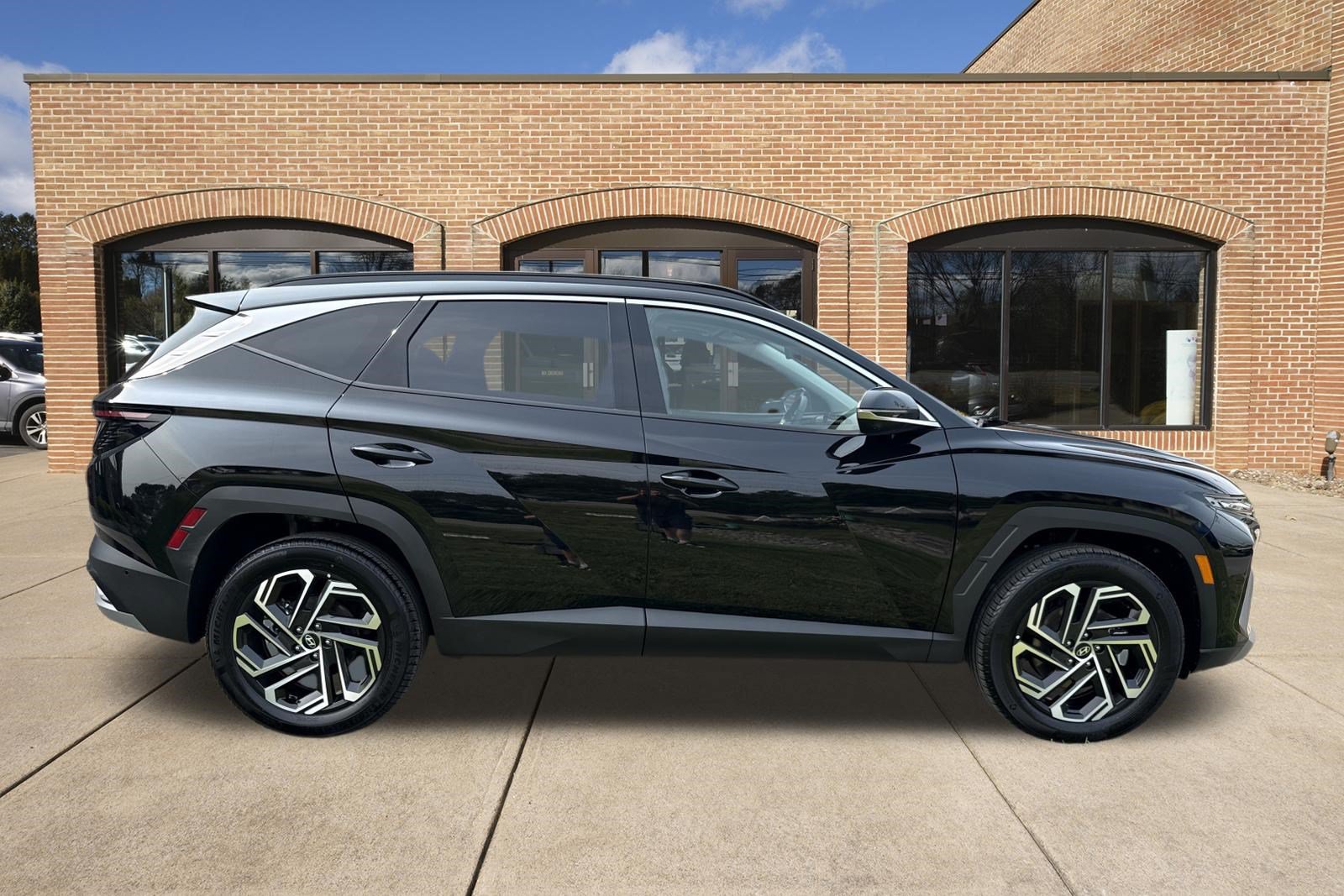 New 2026 Hyundai Tucson Limited AWD/4WD image 2